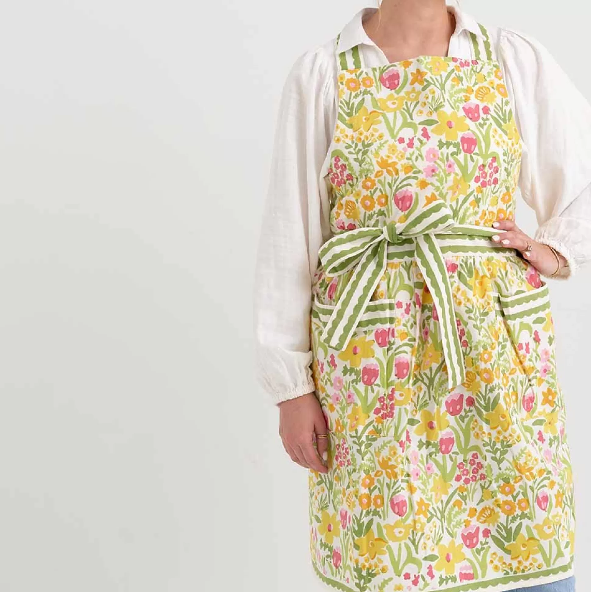 Pomegranate Inc. Aprons*70S Flower Apron