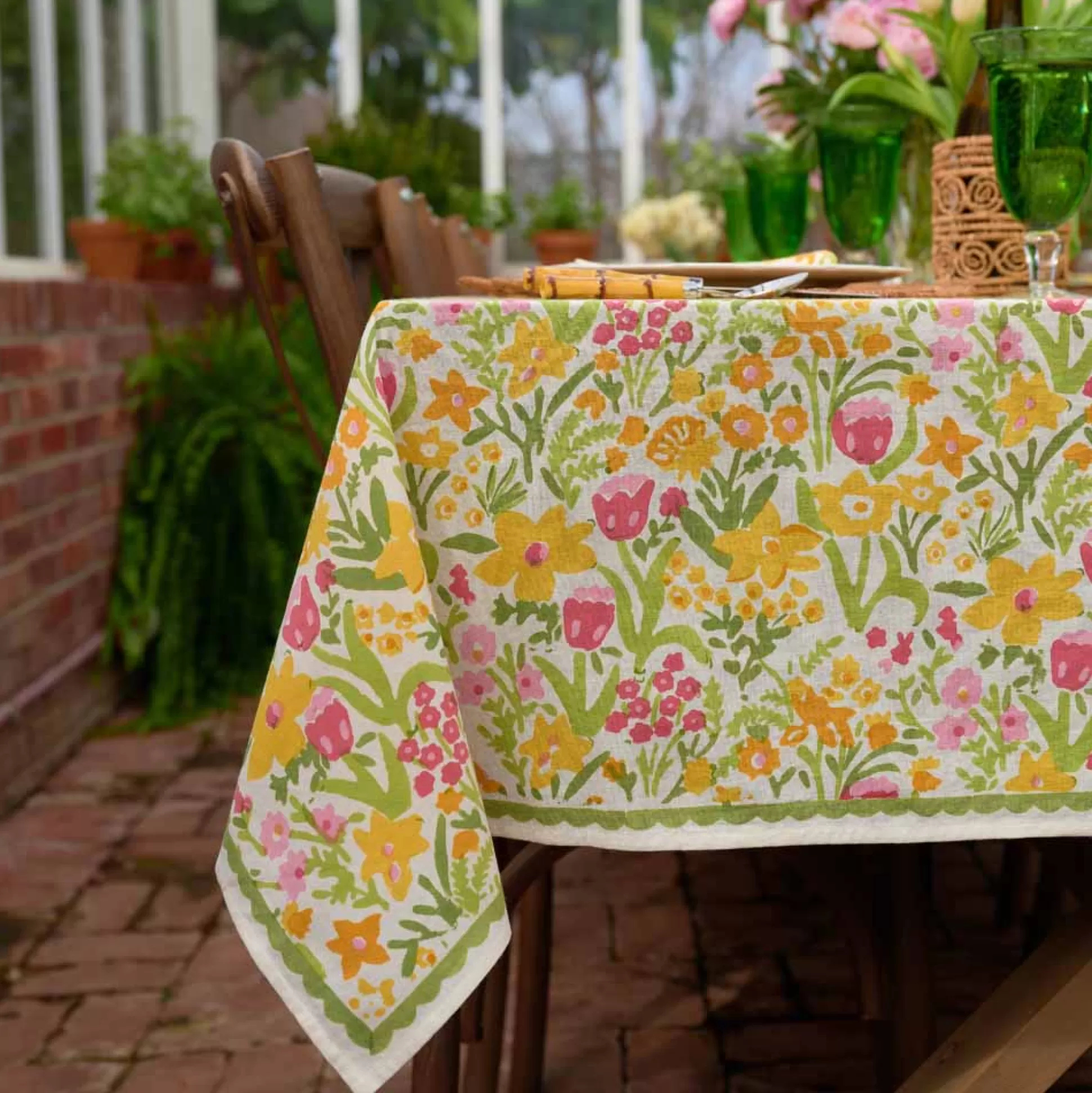 Pomegranate Inc. Tablecloths*70S Flower Tablecloth