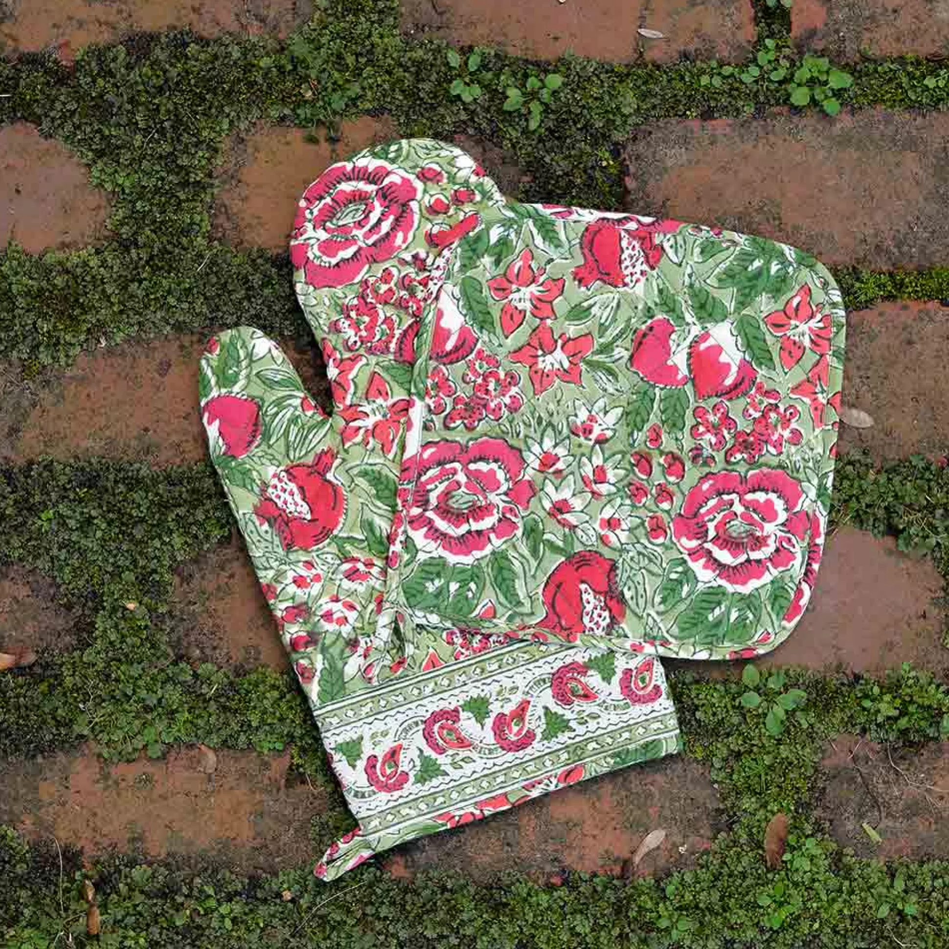 Pomegranate Inc. Oven Mitts*Autumn Orchard Oven Mitt Set