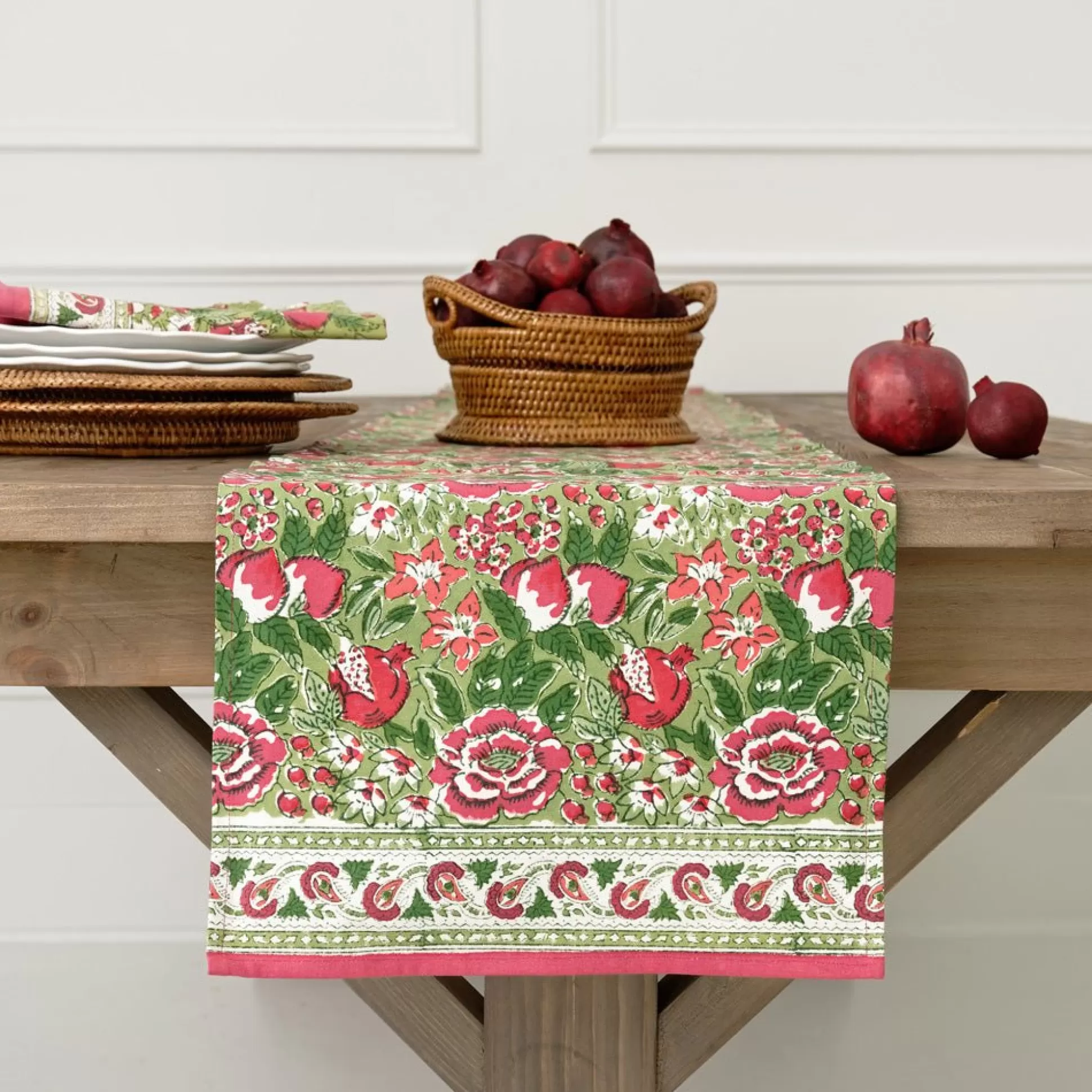 Pomegranate Inc. Table Runners*Autumn Orchard Table Runner