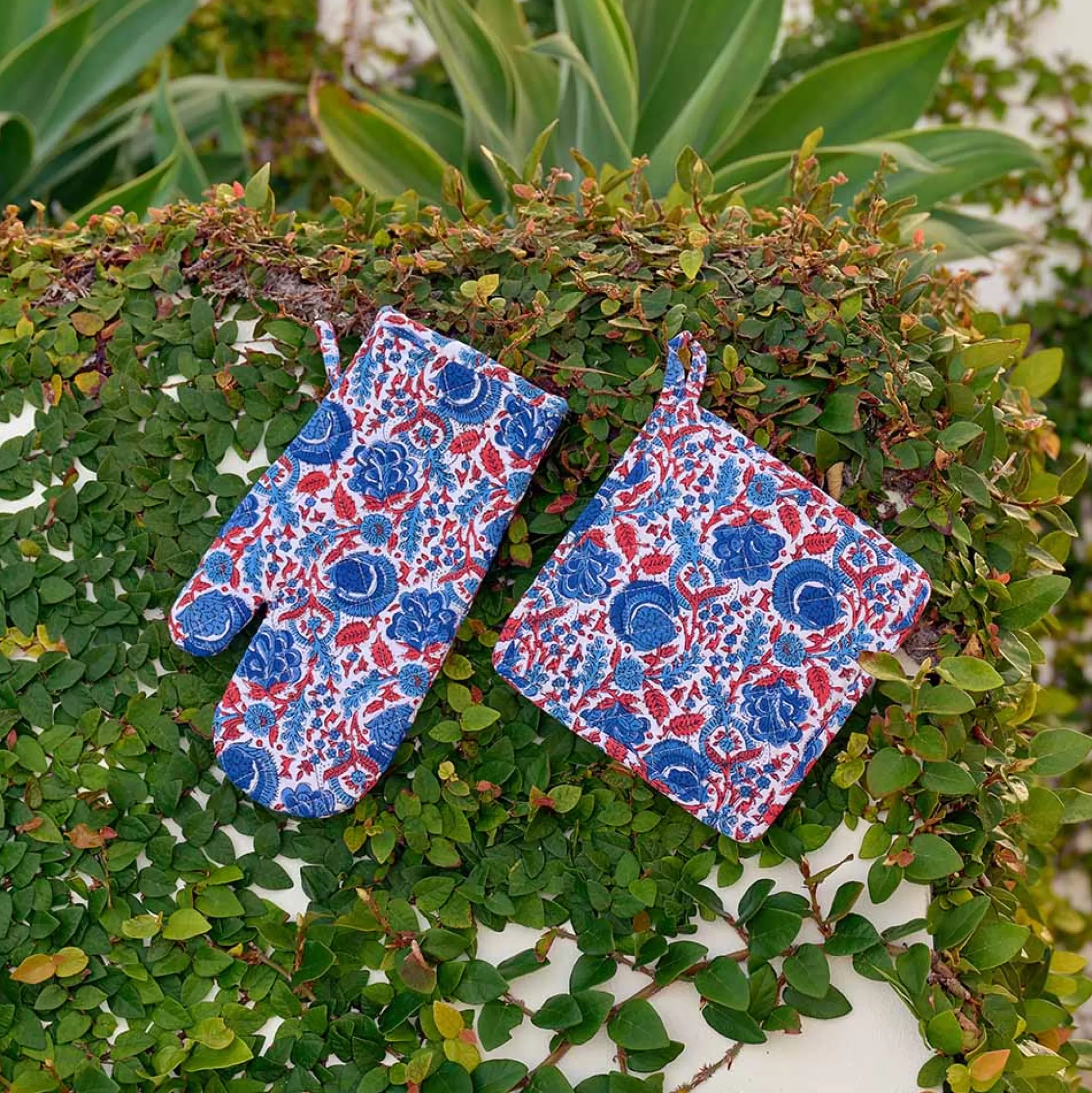 Pomegranate Inc. Oven Mitts*Bohemian Floral Blues & Paprika Oven Mitt Set