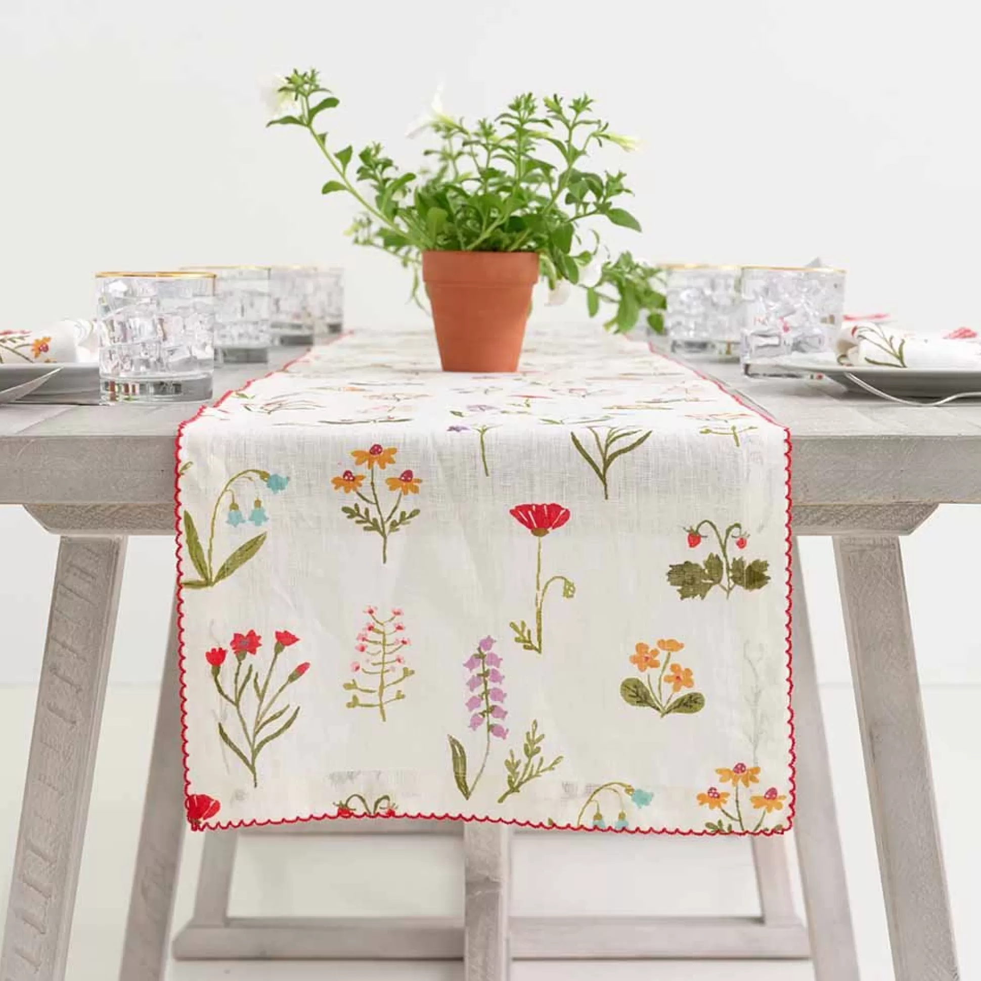 Pomegranate Inc. Table Runners*Botanical Garden Linen Table Runner