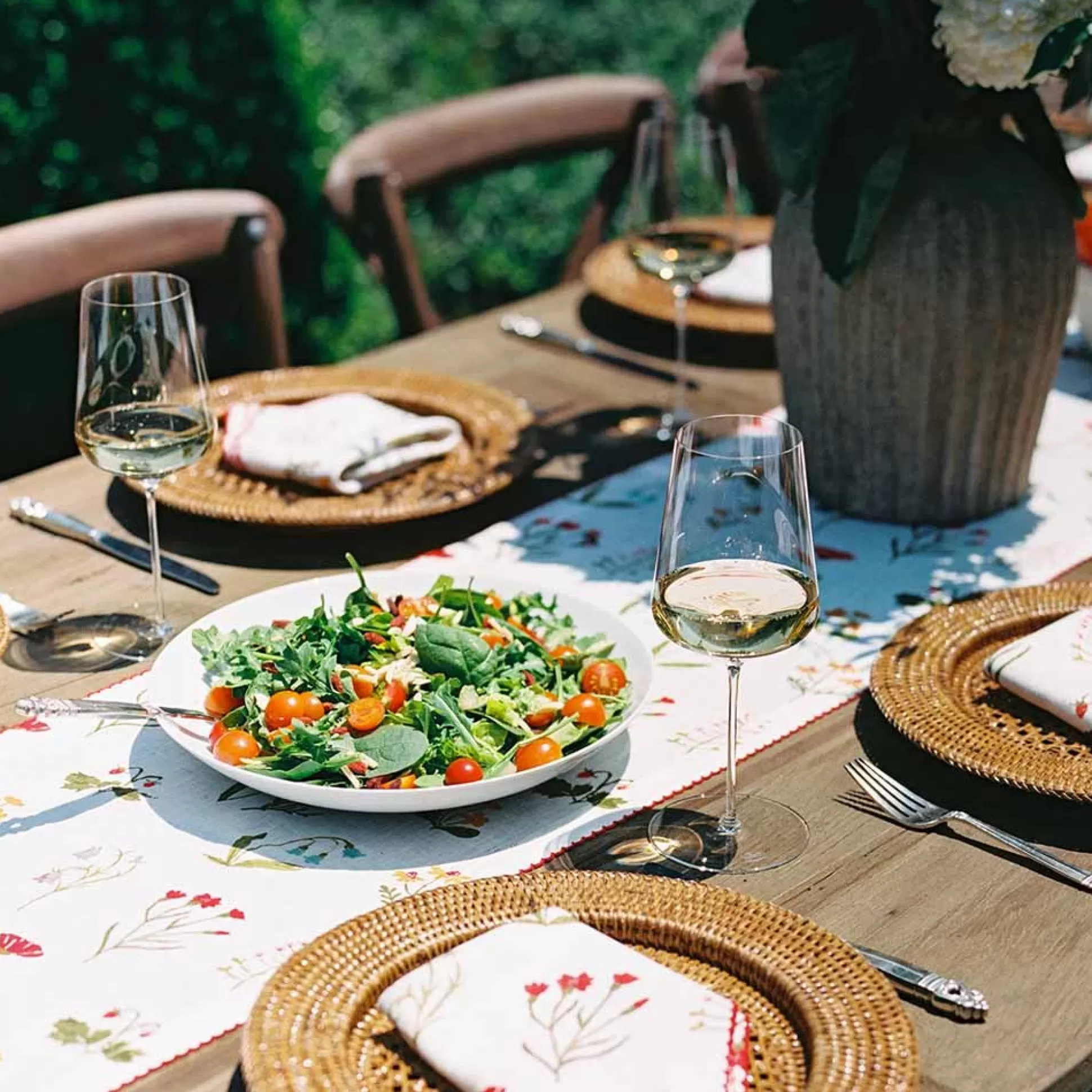 Pomegranate Inc. Table Runners*Botanical Garden Linen Table Runner