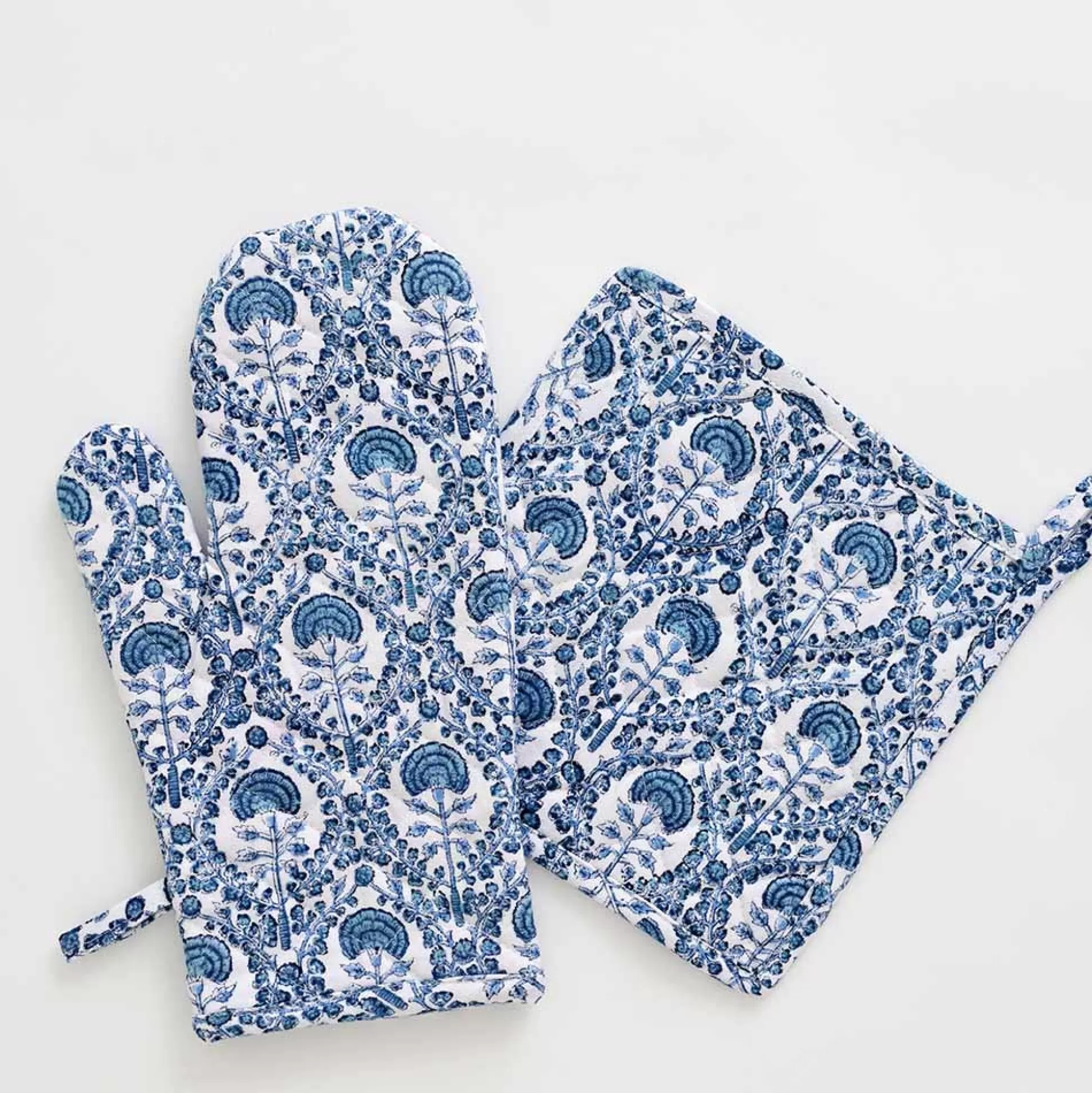 Pomegranate Inc. Oven Mitts*Caroline Blue Oven Mitt Set