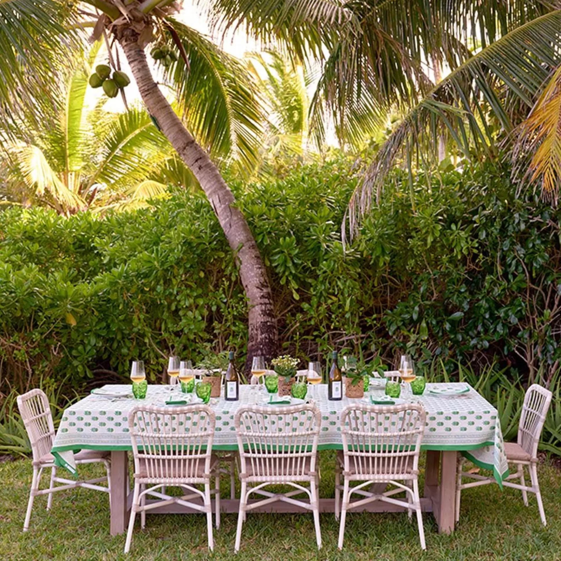 Pomegranate Inc. Tablecloths*Chardonnay Tablecloth