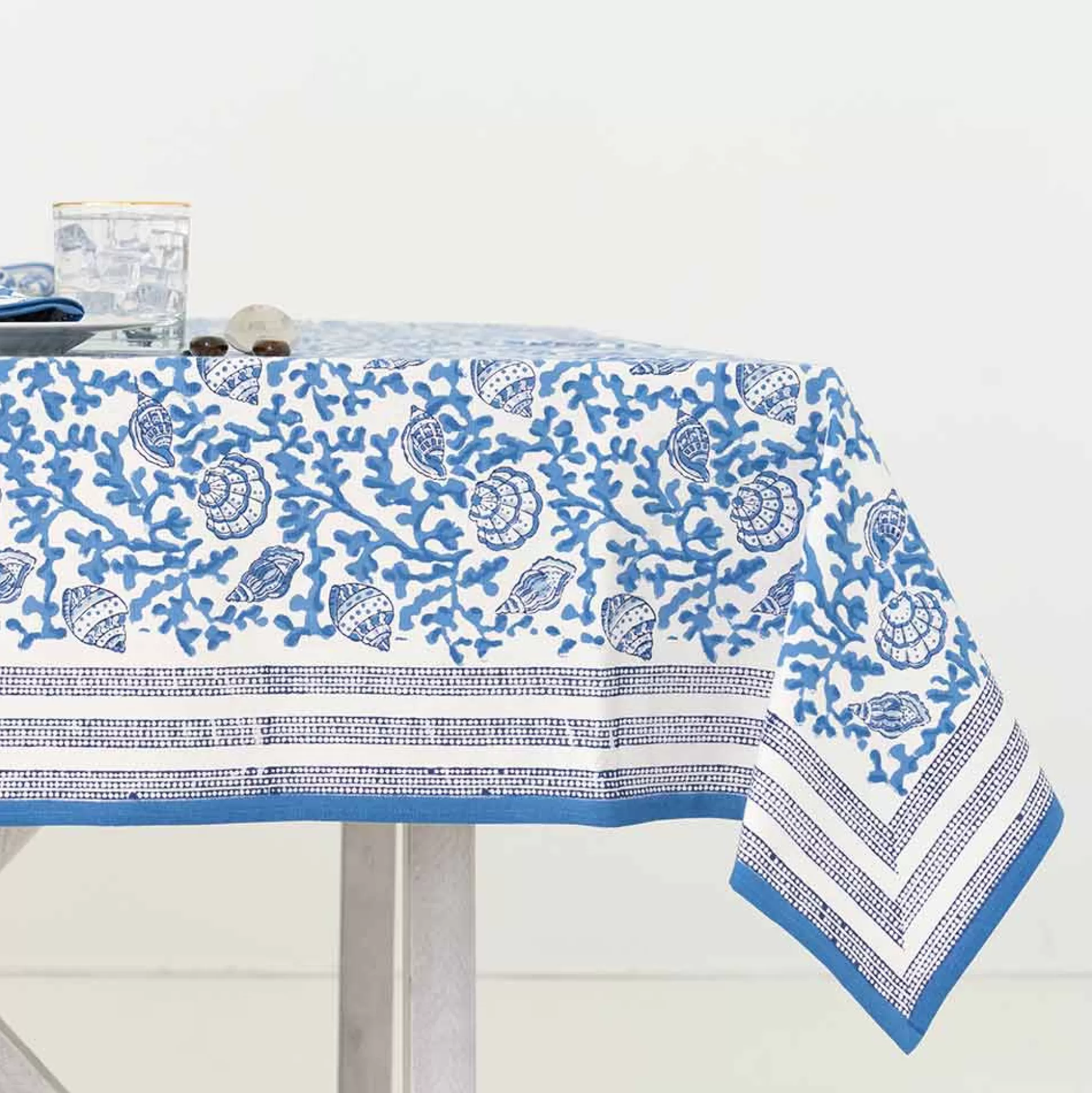 Pomegranate Inc. Tablecloths*Coral & Shell Blue Tablecloth