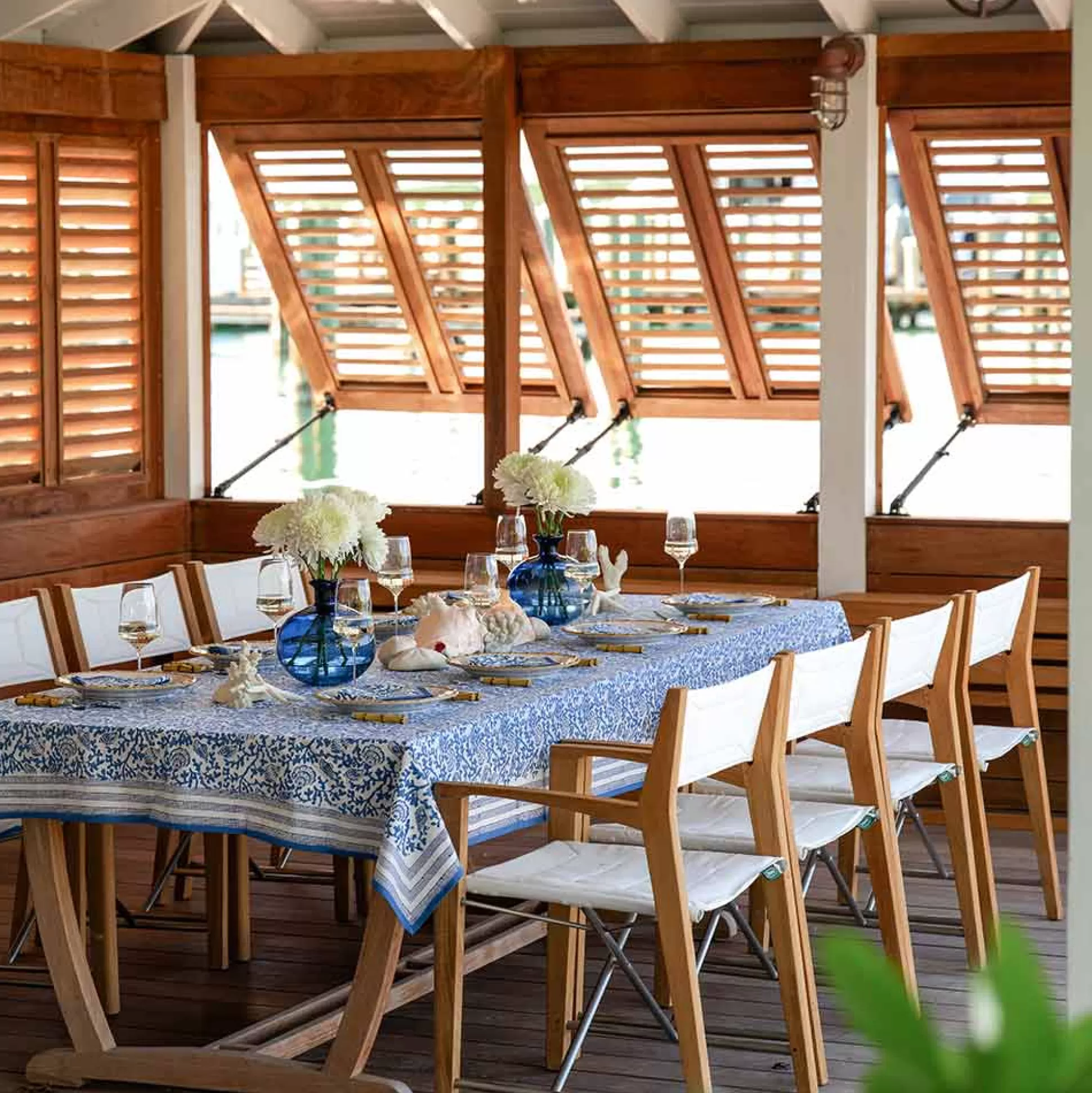 Pomegranate Inc. Tablecloths*Coral & Shell Blue Tablecloth