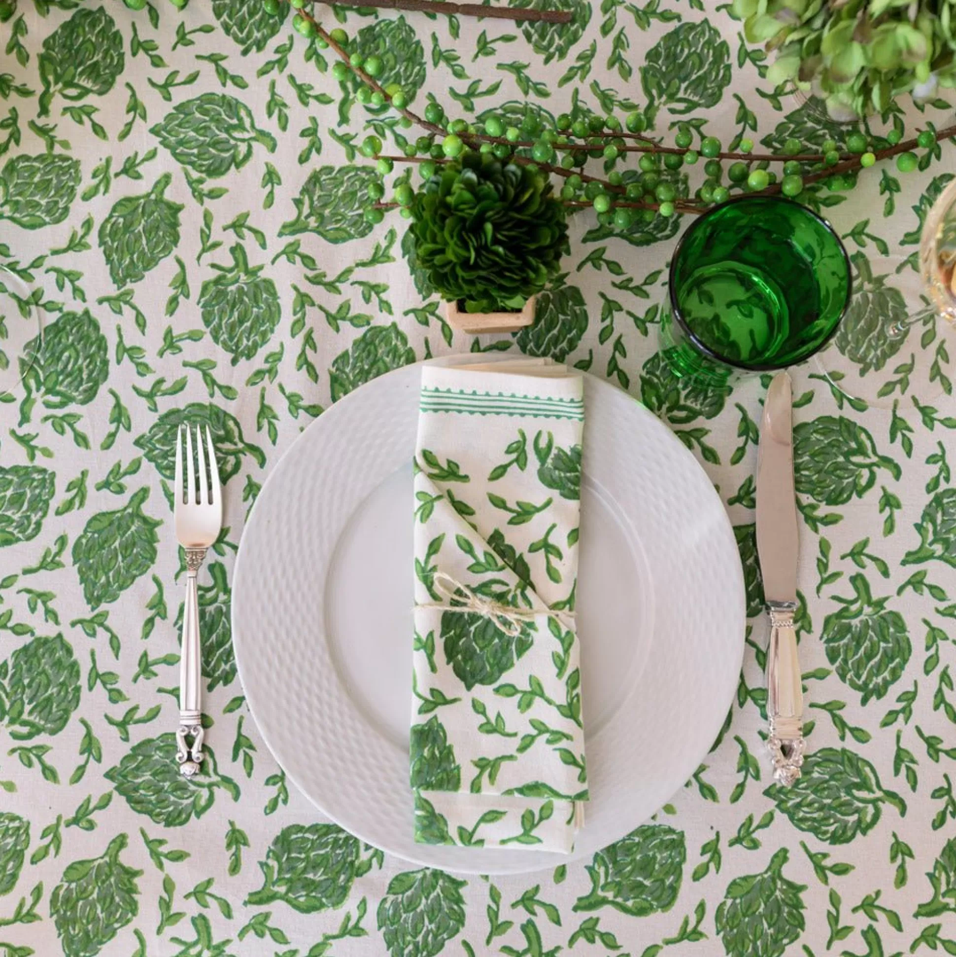 Pomegranate Inc. Tablecloths*Dancing Artichokes Green Tablecloth