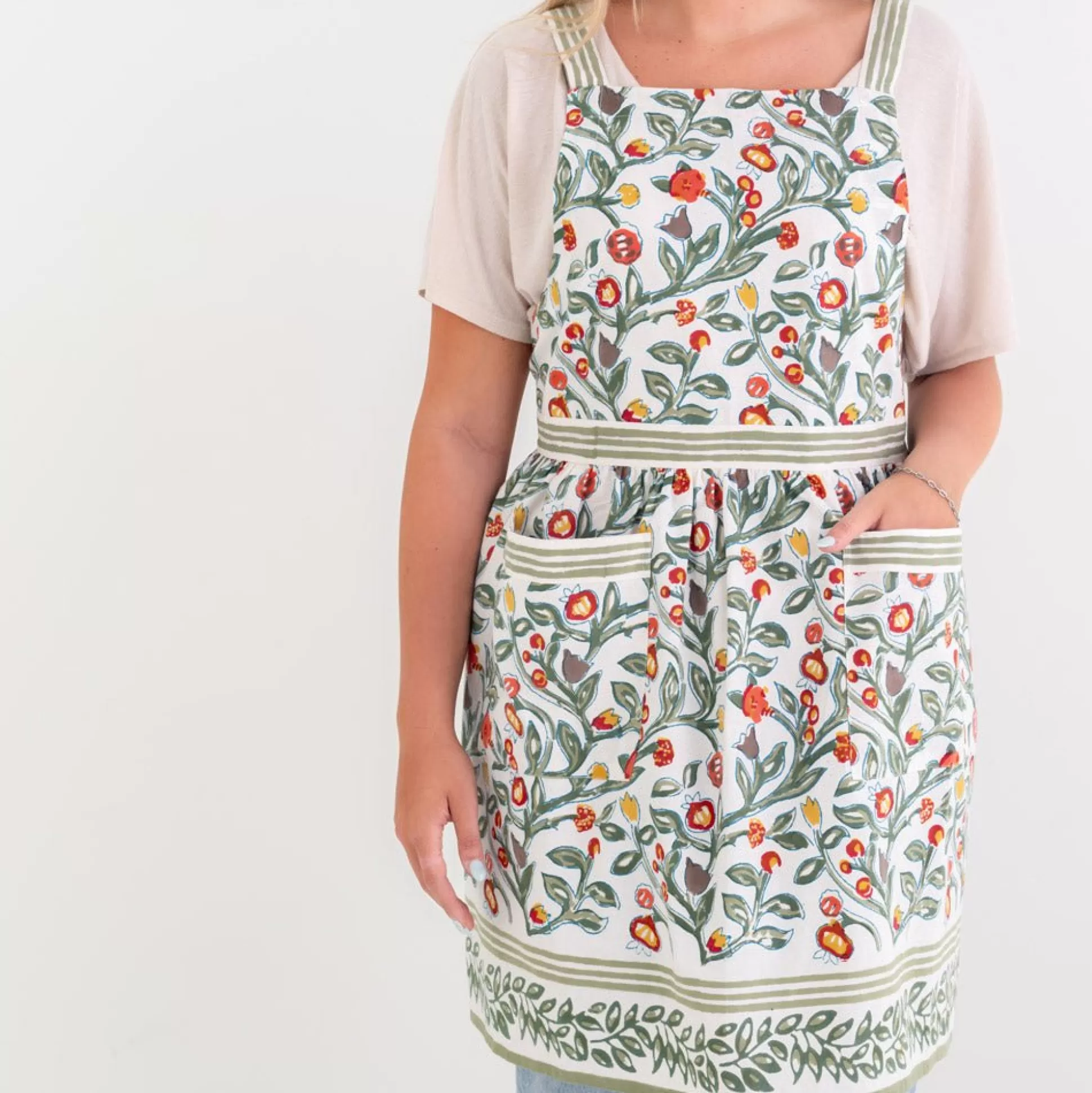 Pomegranate Inc. Aprons*Emma Crimson & Clover Apron