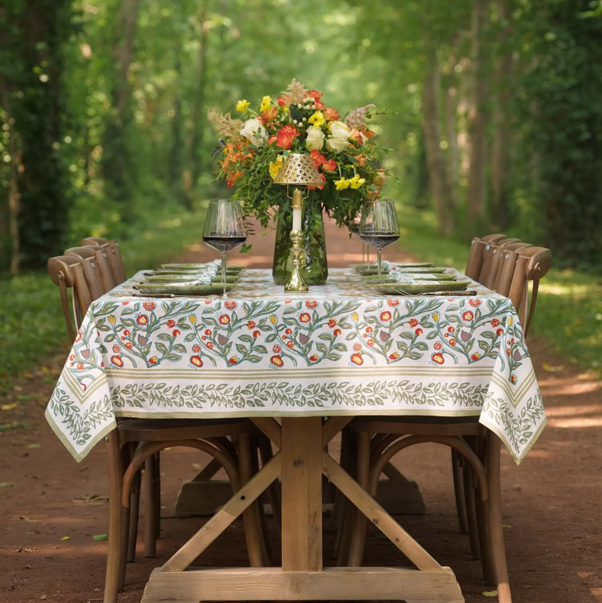 Pomegranate Inc. Tablecloths*Emma Crimson & Clover Tablecloth