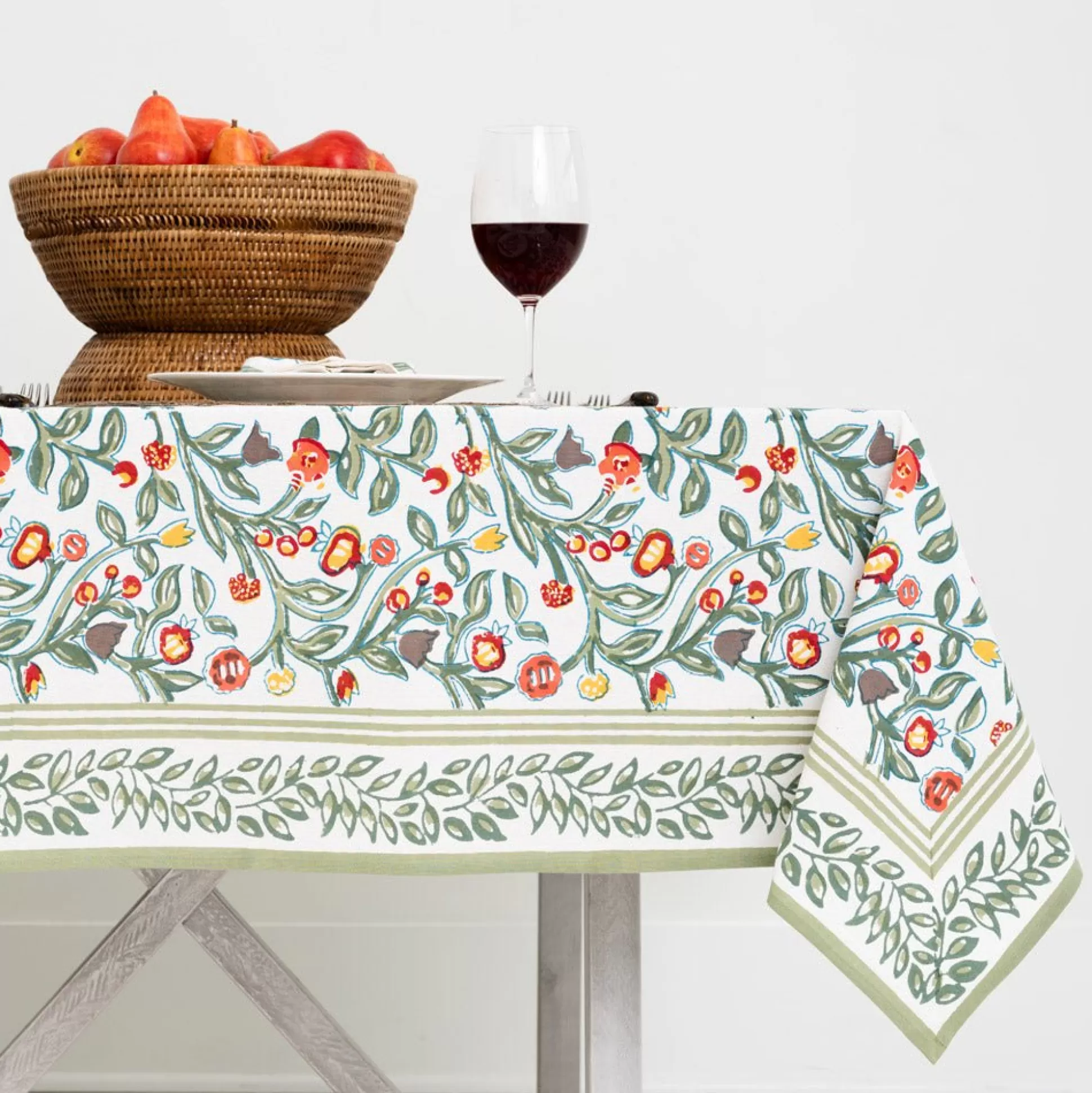 Pomegranate Inc. Tablecloths*Emma Crimson & Clover Tablecloth