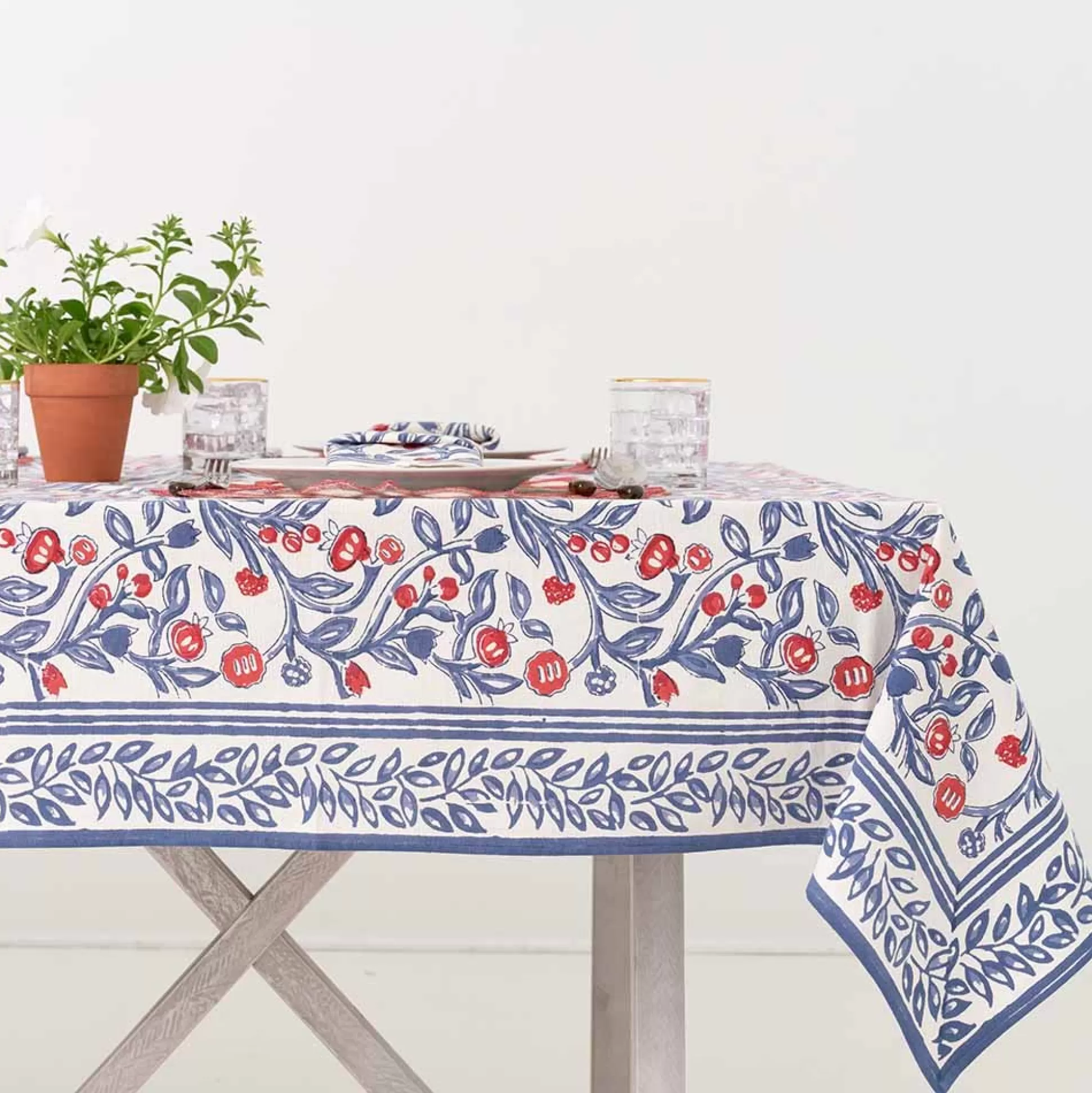 Pomegranate Inc. Tablecloths*Emma Red & Blue Tablecloth