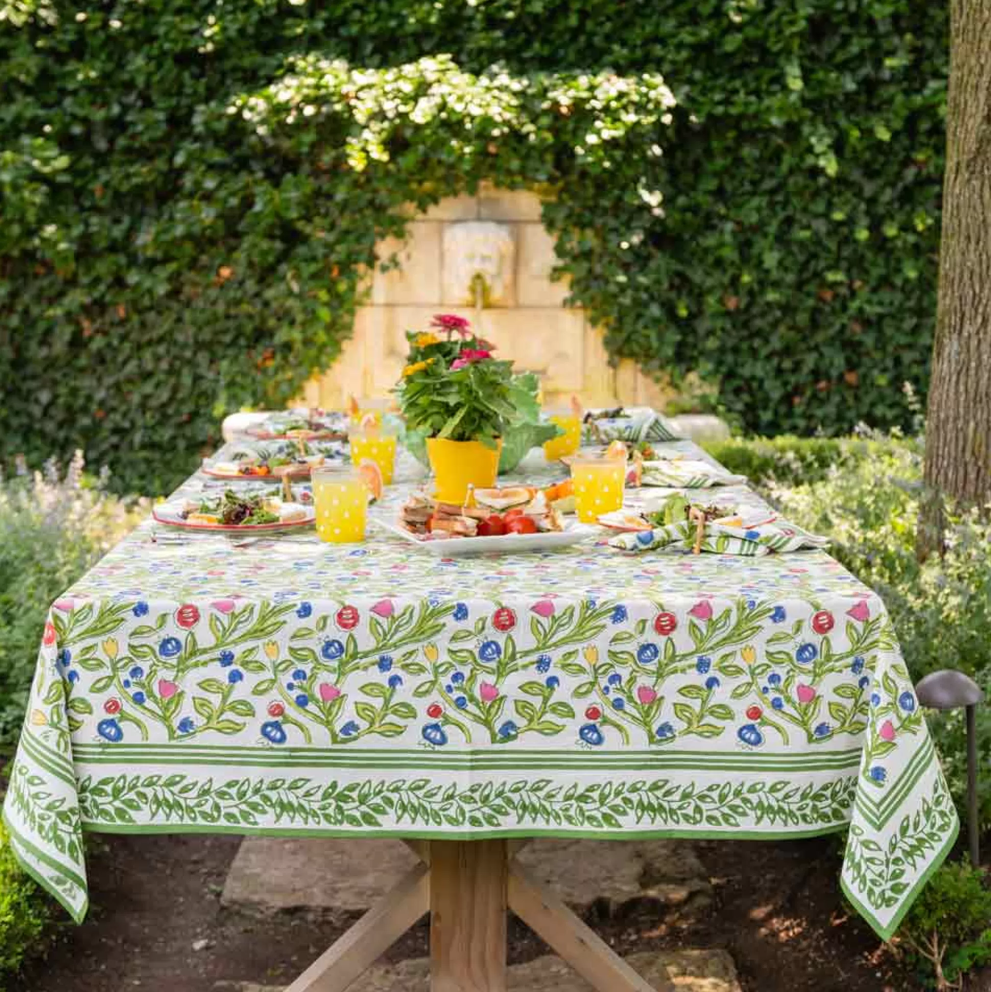 Pomegranate Inc. Tablecloths*Emma Tablecloth