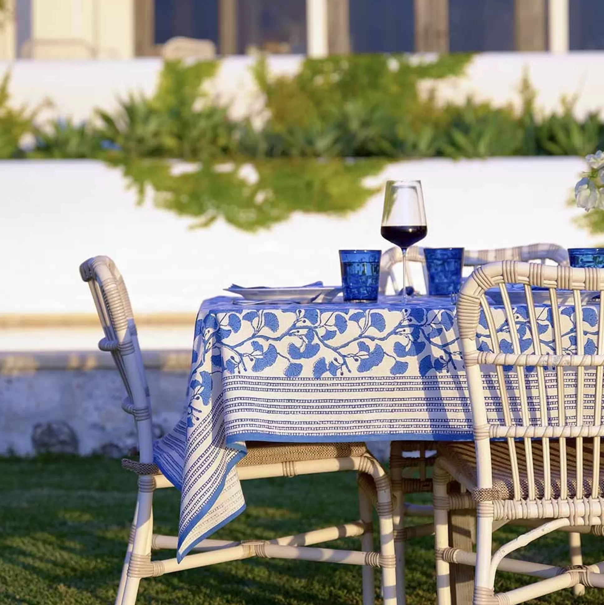 Pomegranate Inc. Tablecloths*Ginkgo Blue Tablecloth