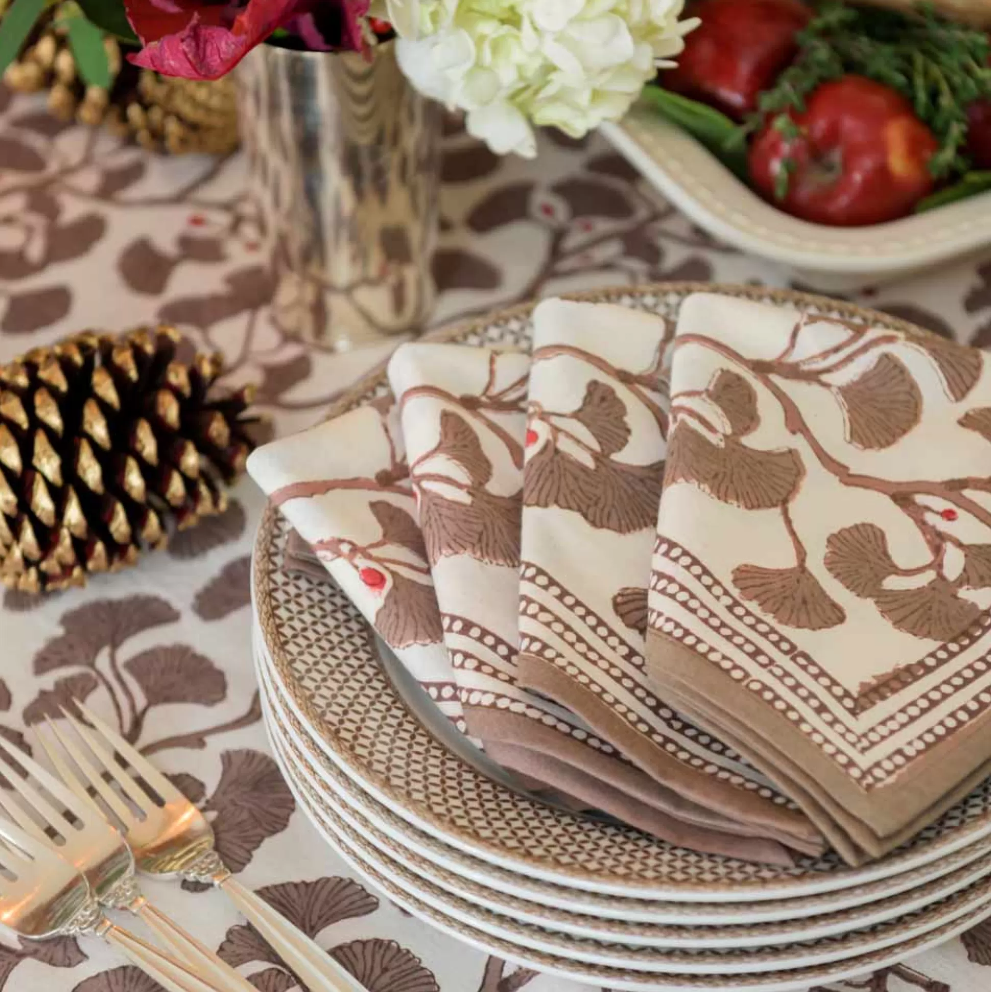 Pomegranate Inc. Table Runners*Ginkgo Taupe Table Runner