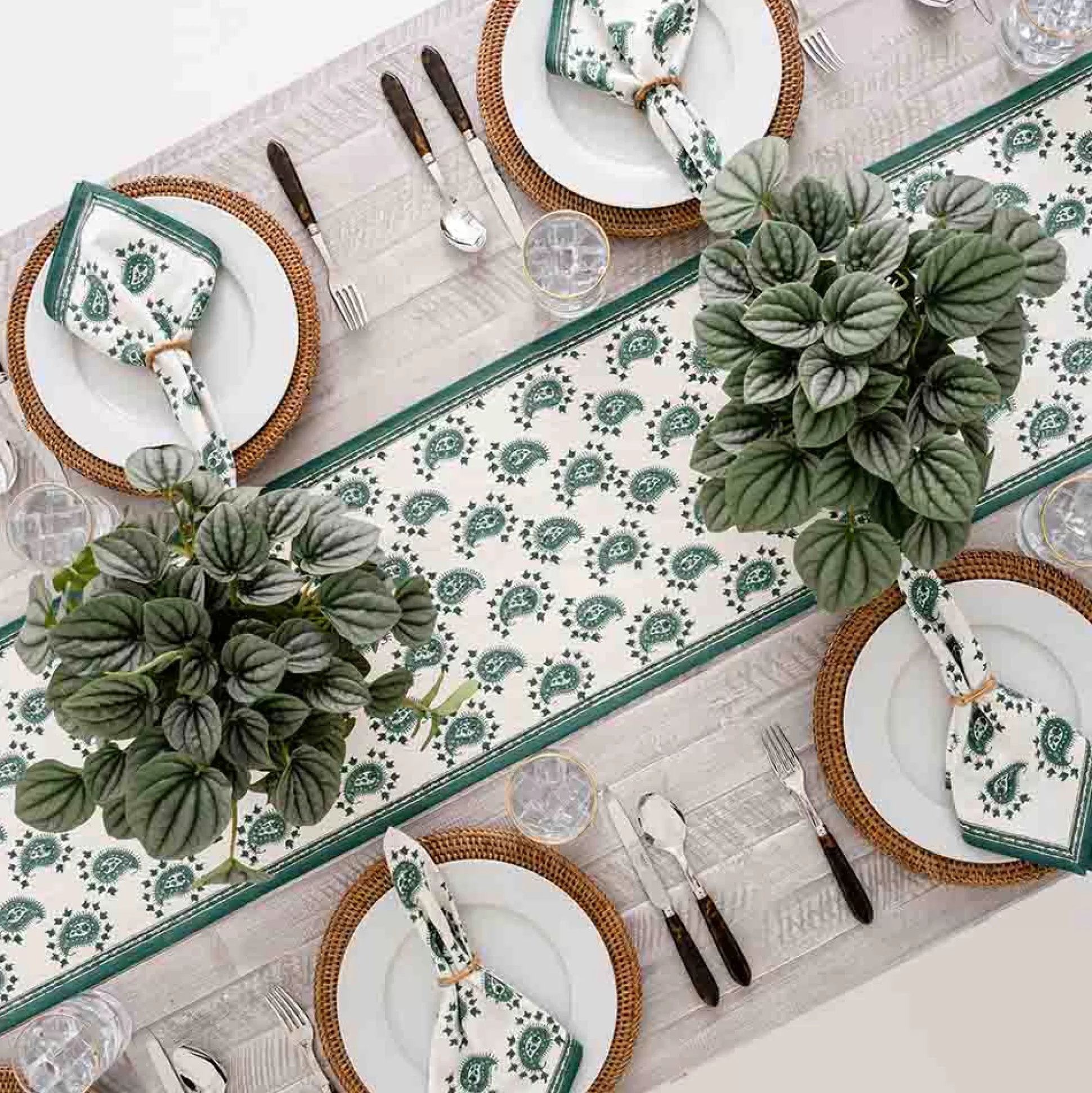 Pomegranate Inc. Table Runners*Green Paisley Table Runner