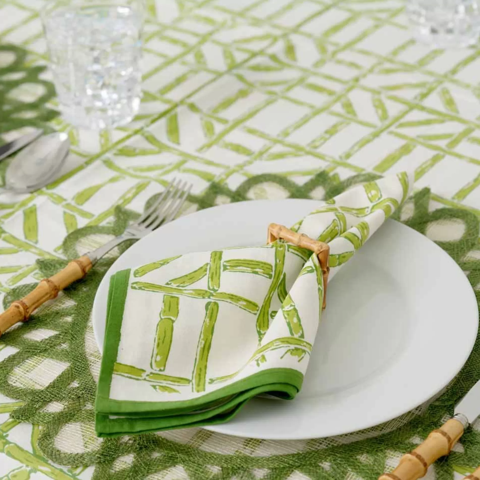 Pomegranate Inc. Natural Fiber Placemats*Green Starburst Placemat | Set Of 4