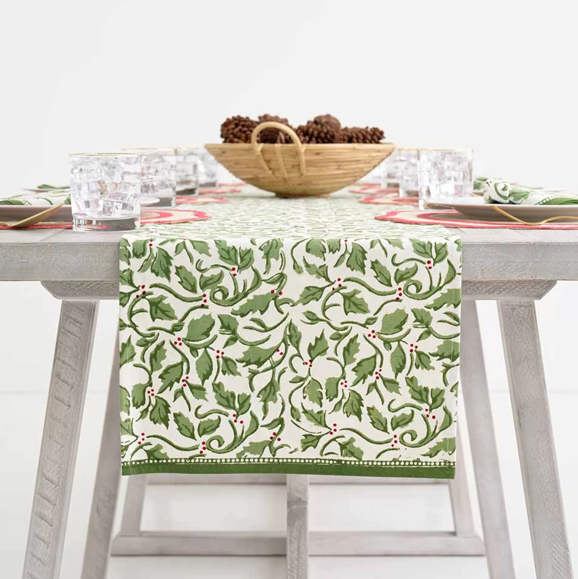 Pomegranate Inc. Table Runners*Holly Berry Table Runner