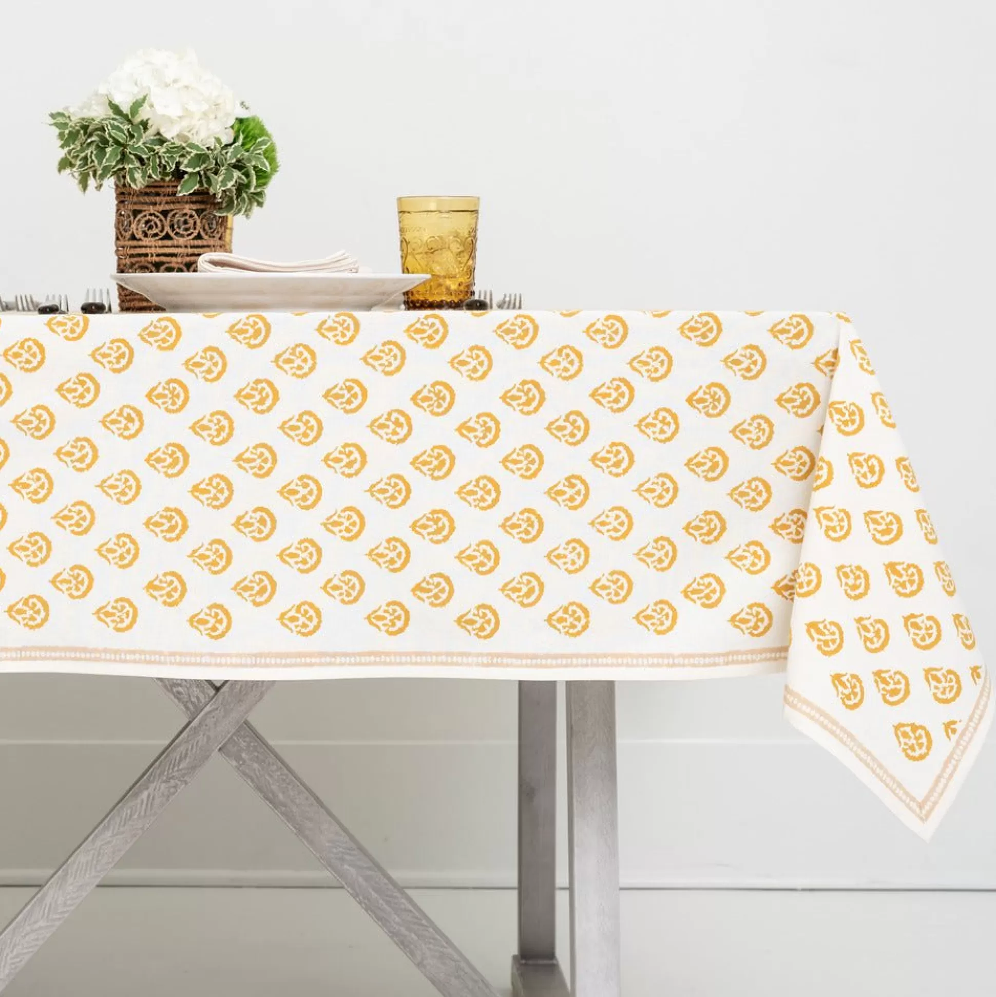 Pomegranate Inc. Tablecloths*India Hicks Home Carnation Golden Tablecloth