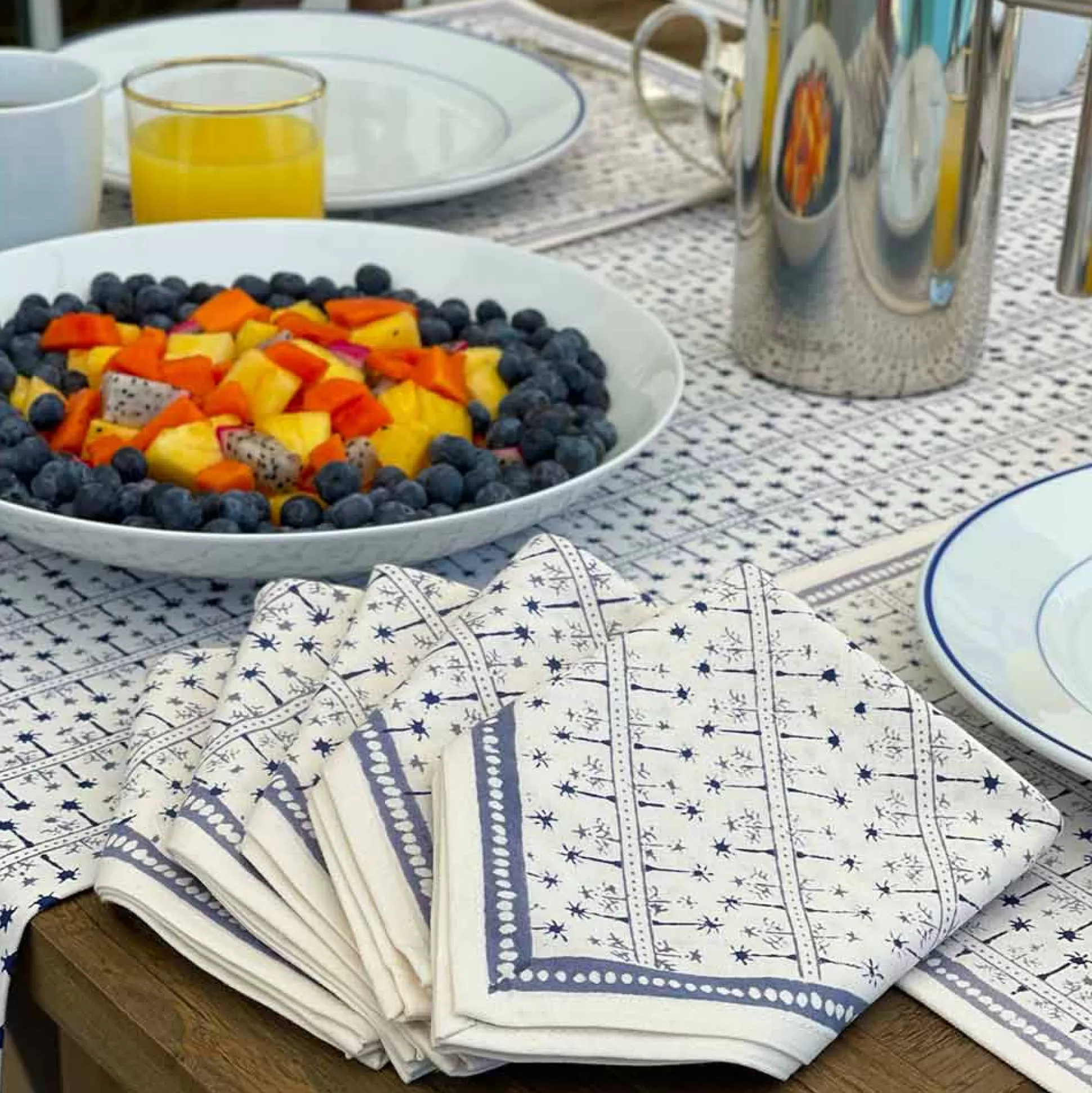 Pomegranate Inc. Tablecloths*India Hicks Home Palm Avenue Cloud Tablecloth