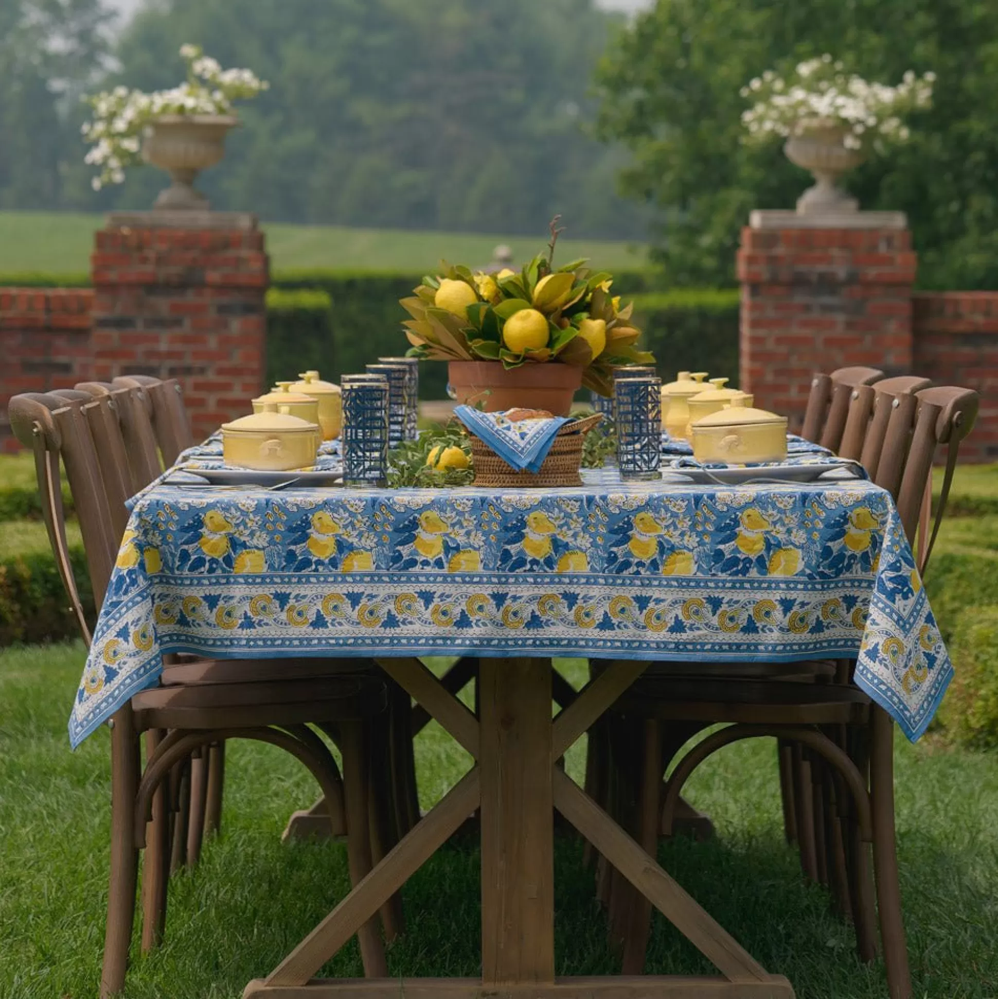 Pomegranate Inc. Tablecloths*Lemon Grove Tablecloth