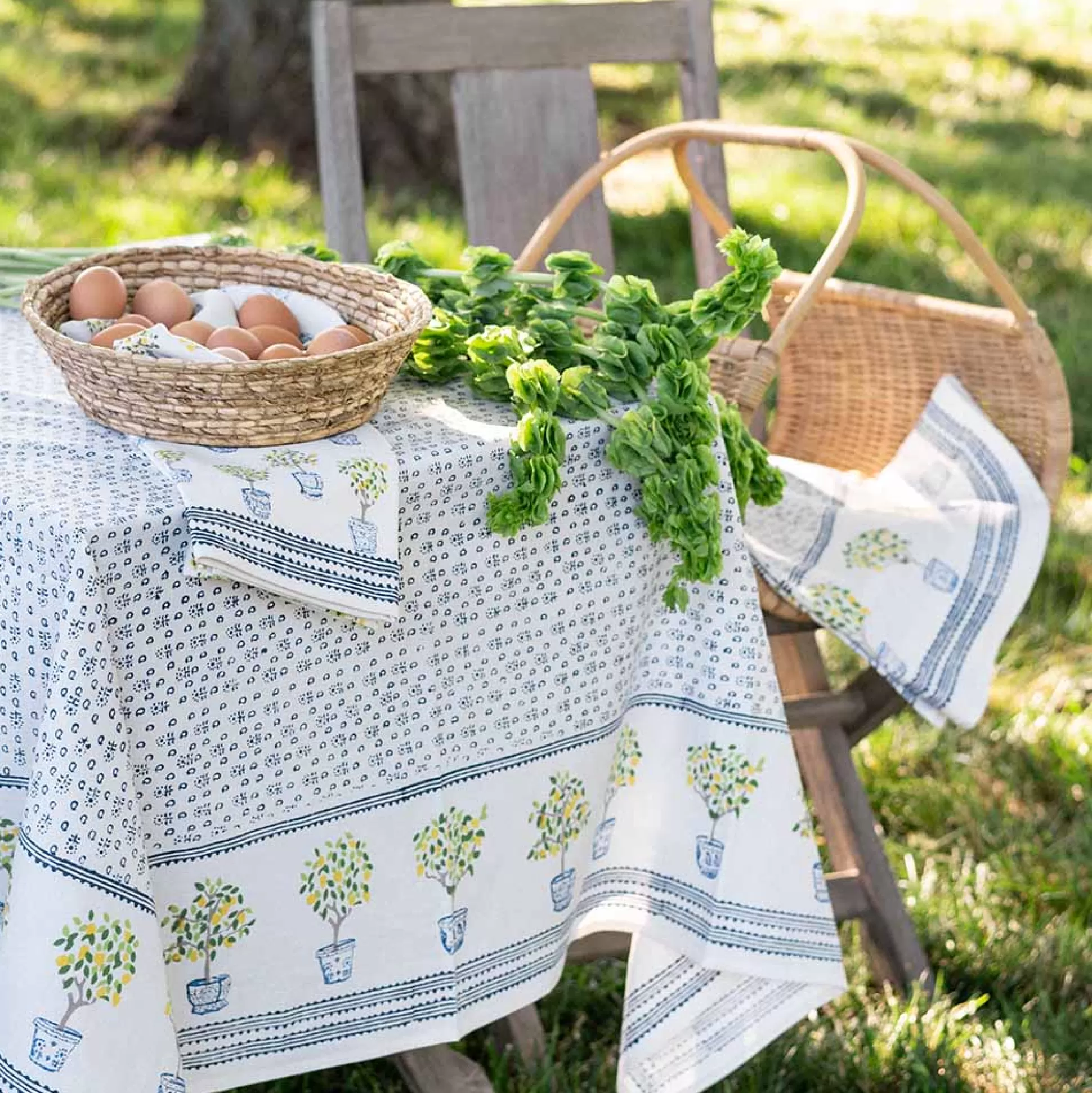 Pomegranate Inc. Tablecloths*Lemon Topiary Tablecloth