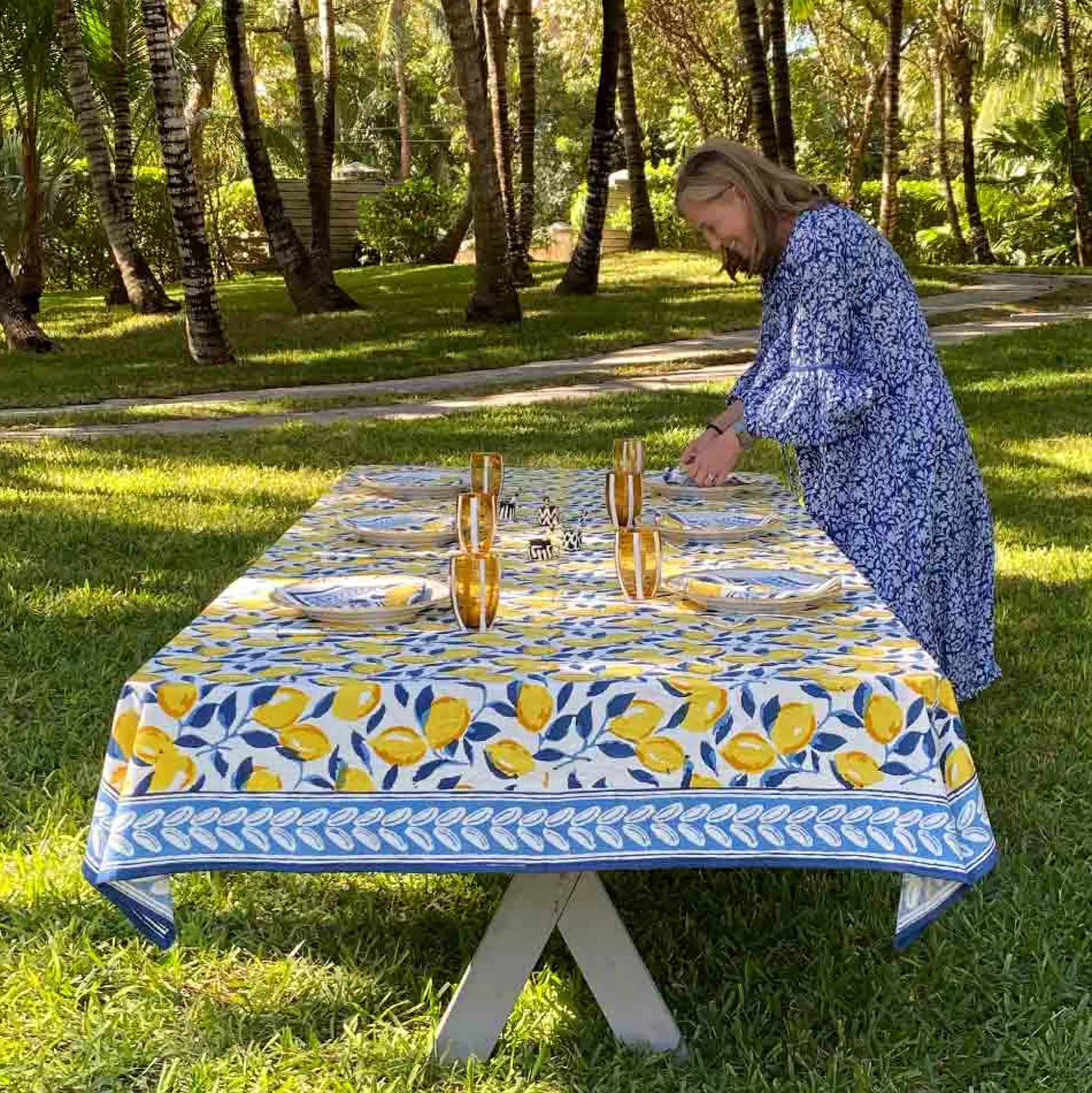 Pomegranate Inc. Tablecloths*Mod Lemon Tablecloth