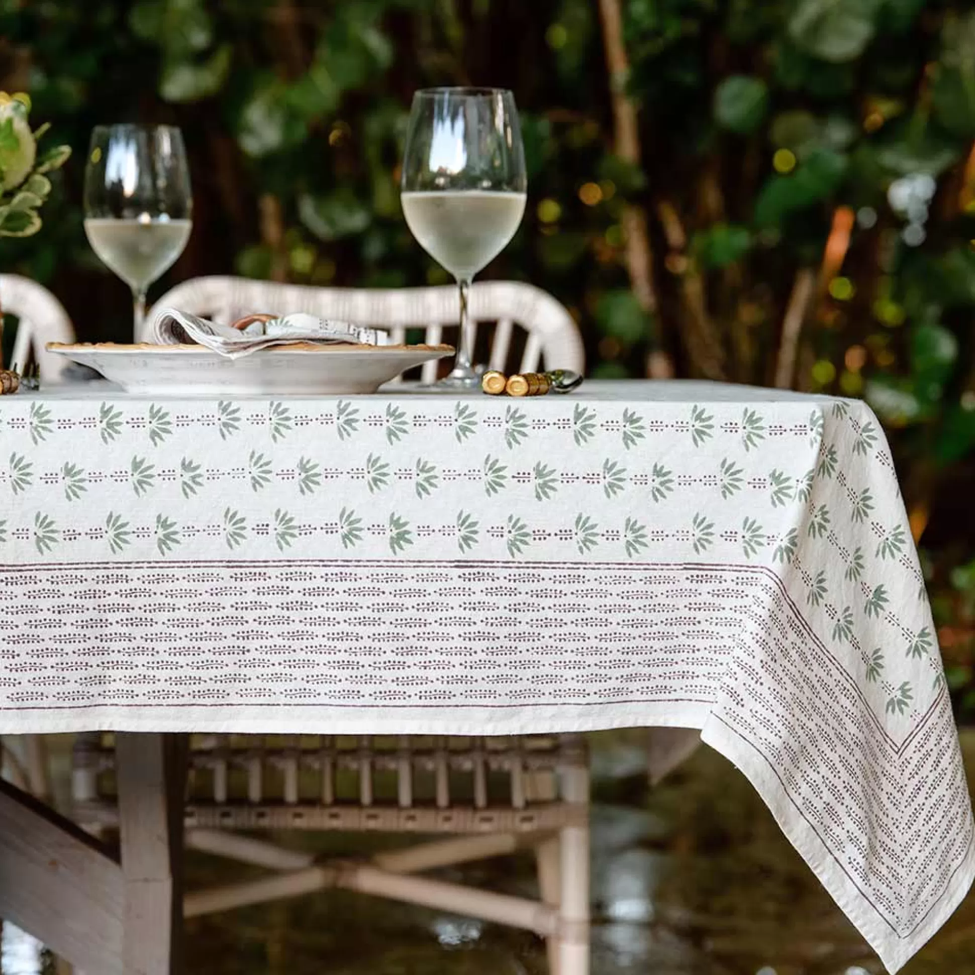 Pomegranate Inc. Tablecloths*Palm Tree Dot Brown Tablecloth