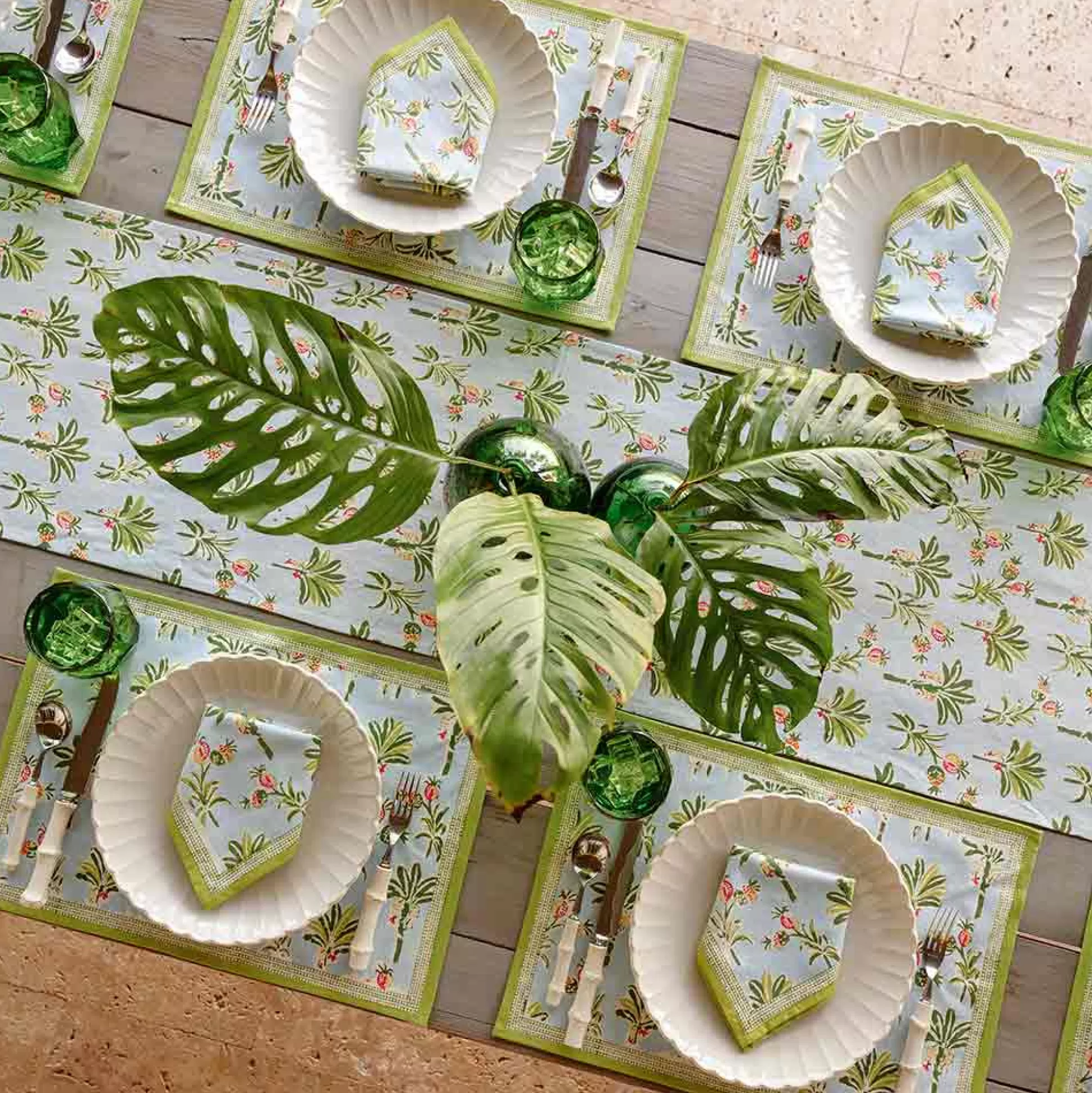 Pomegranate Inc. Table Runners*Palms & Pineapples Table Runner