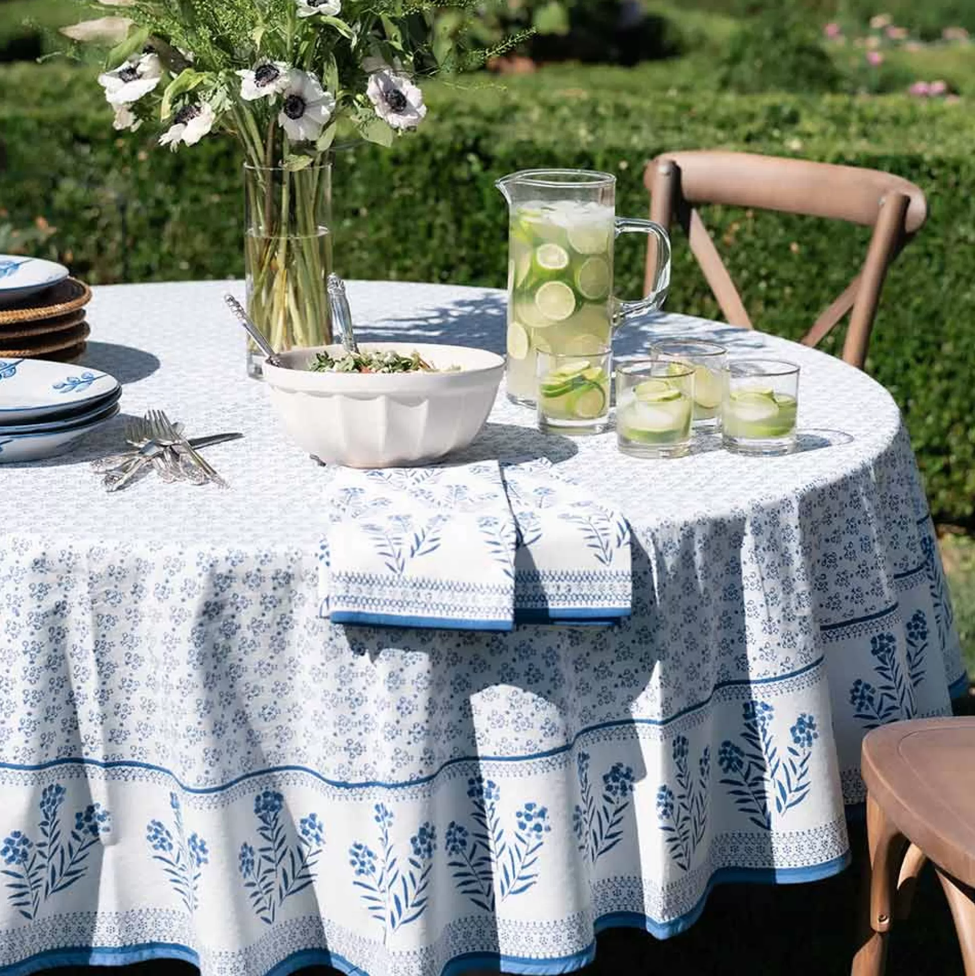 Pomegranate Inc. Tablecloths*Phlox Blue Tablecloth