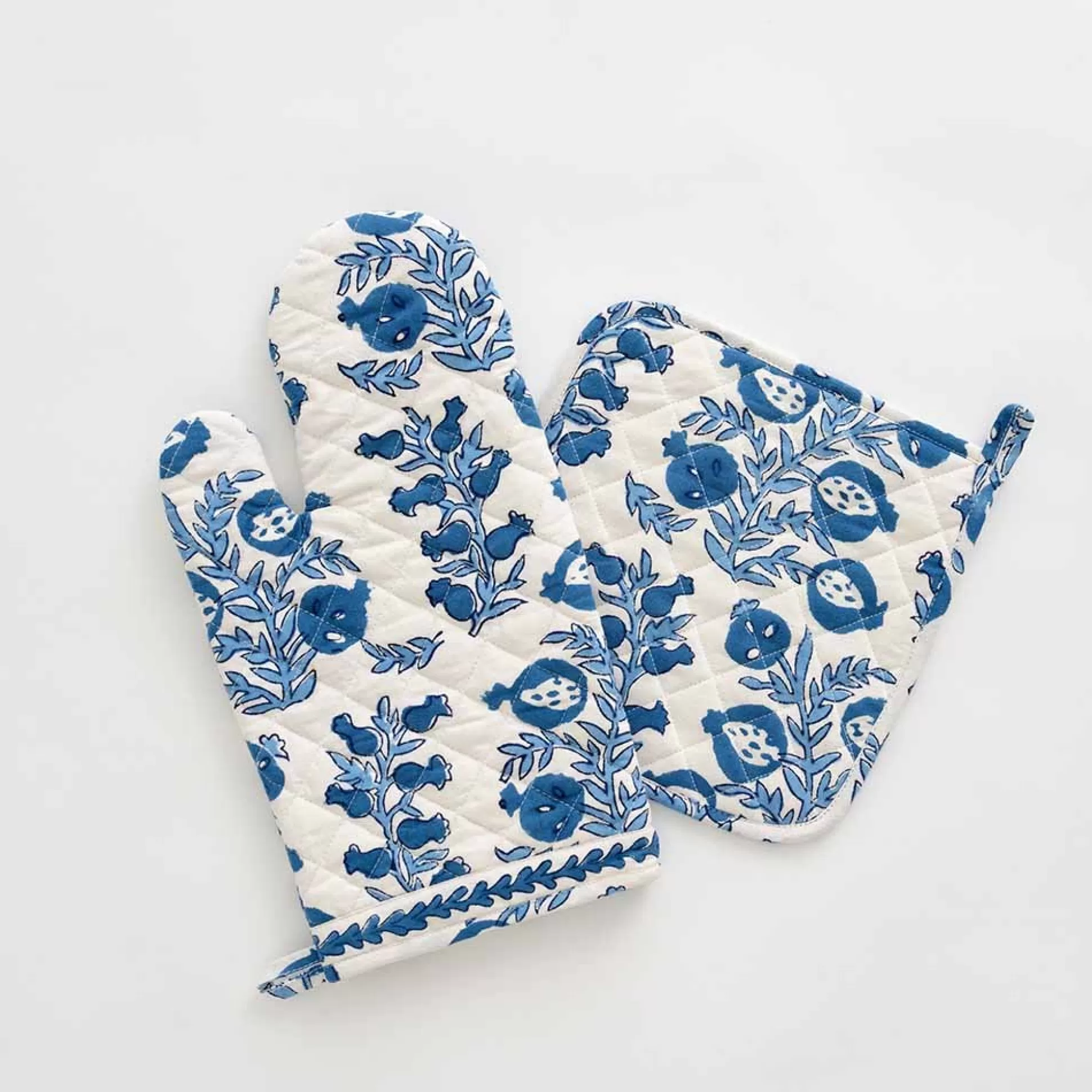 Pomegranate Inc. Oven Mitts*Pom Bells Wedgewood Oven Mitt Set