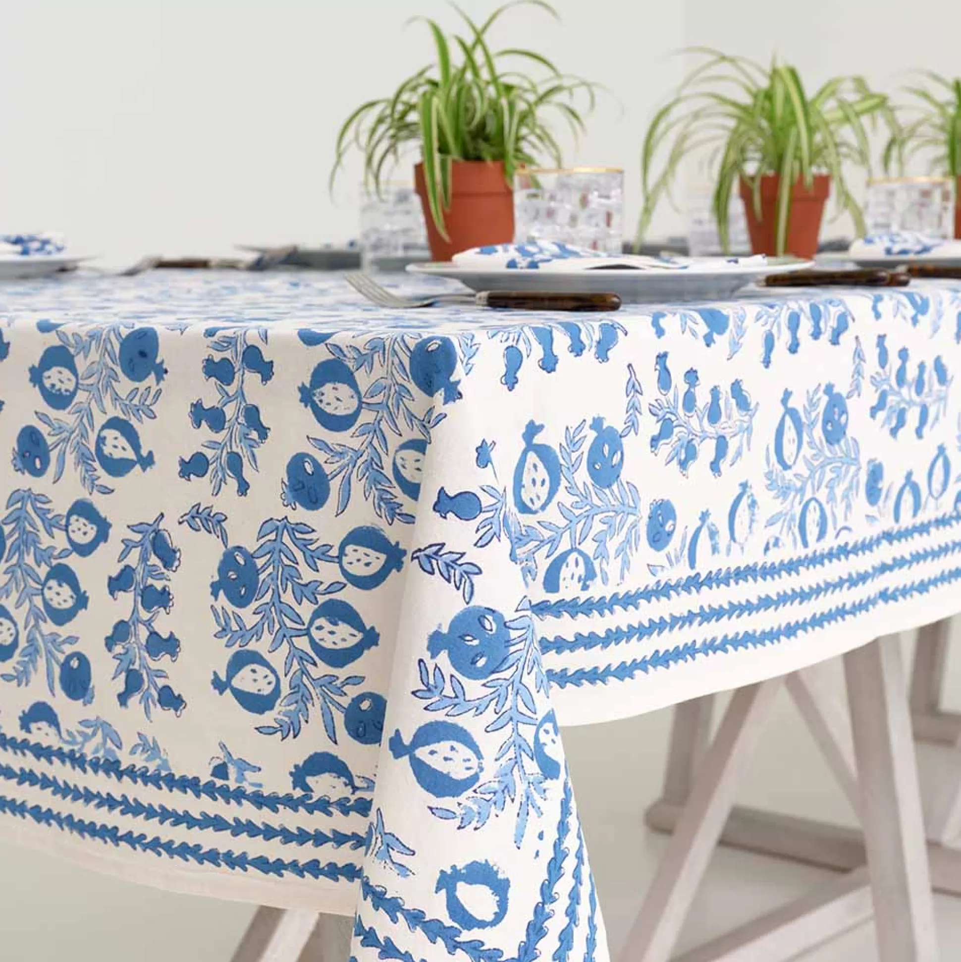 Pomegranate Inc. Tablecloths*Pom Bells Wedgewood Tablecloth