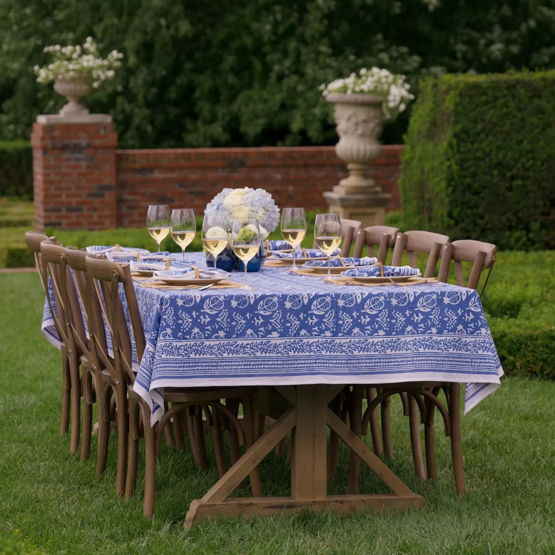 Pomegranate Inc. Tablecloths*Pomegranate Blue Tablecloth