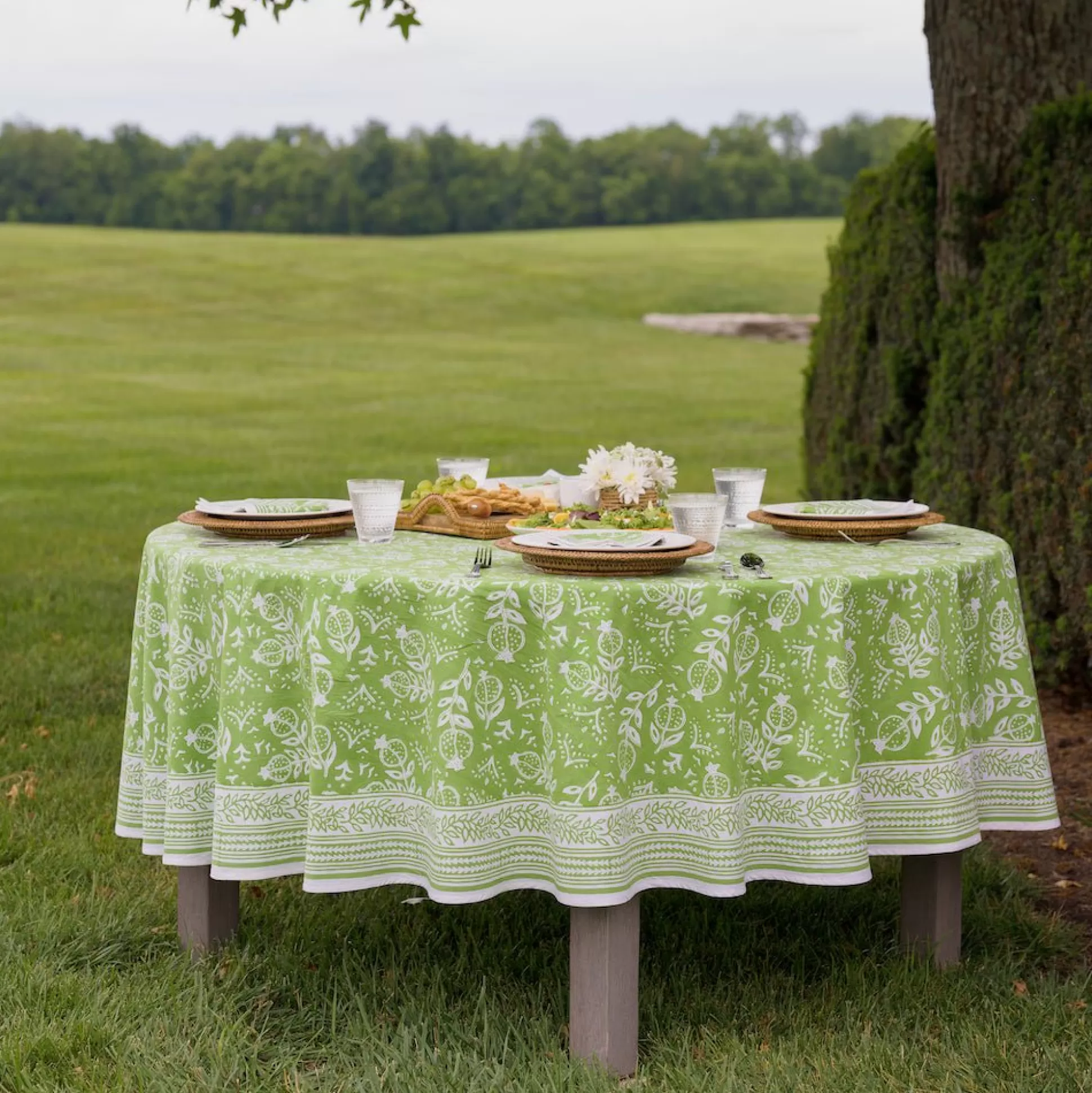 Pomegranate Inc. Tablecloths*Pomegranate Green Tablecloth