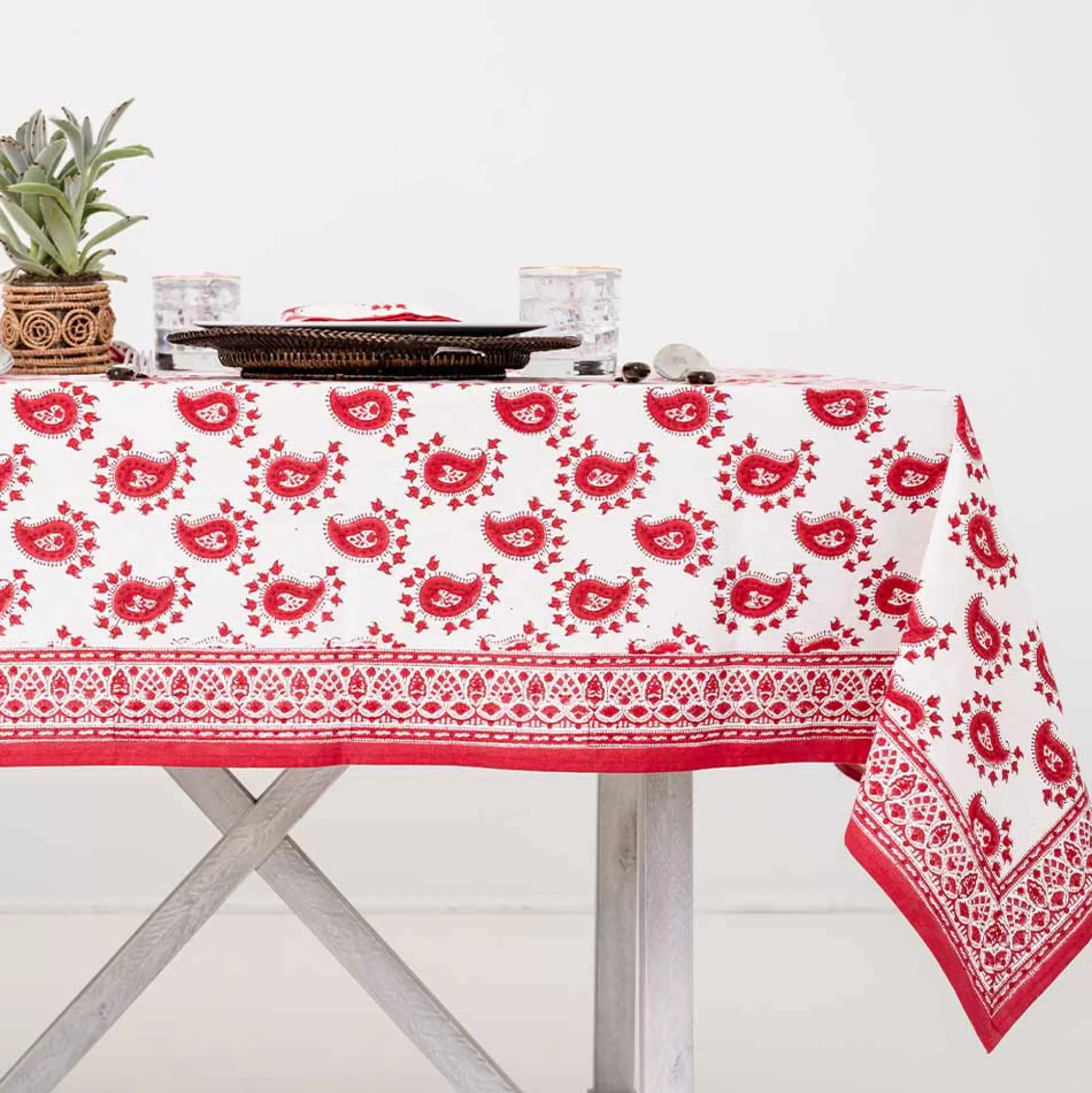 Pomegranate Inc. Tablecloths*Red Paisley Tablecloth