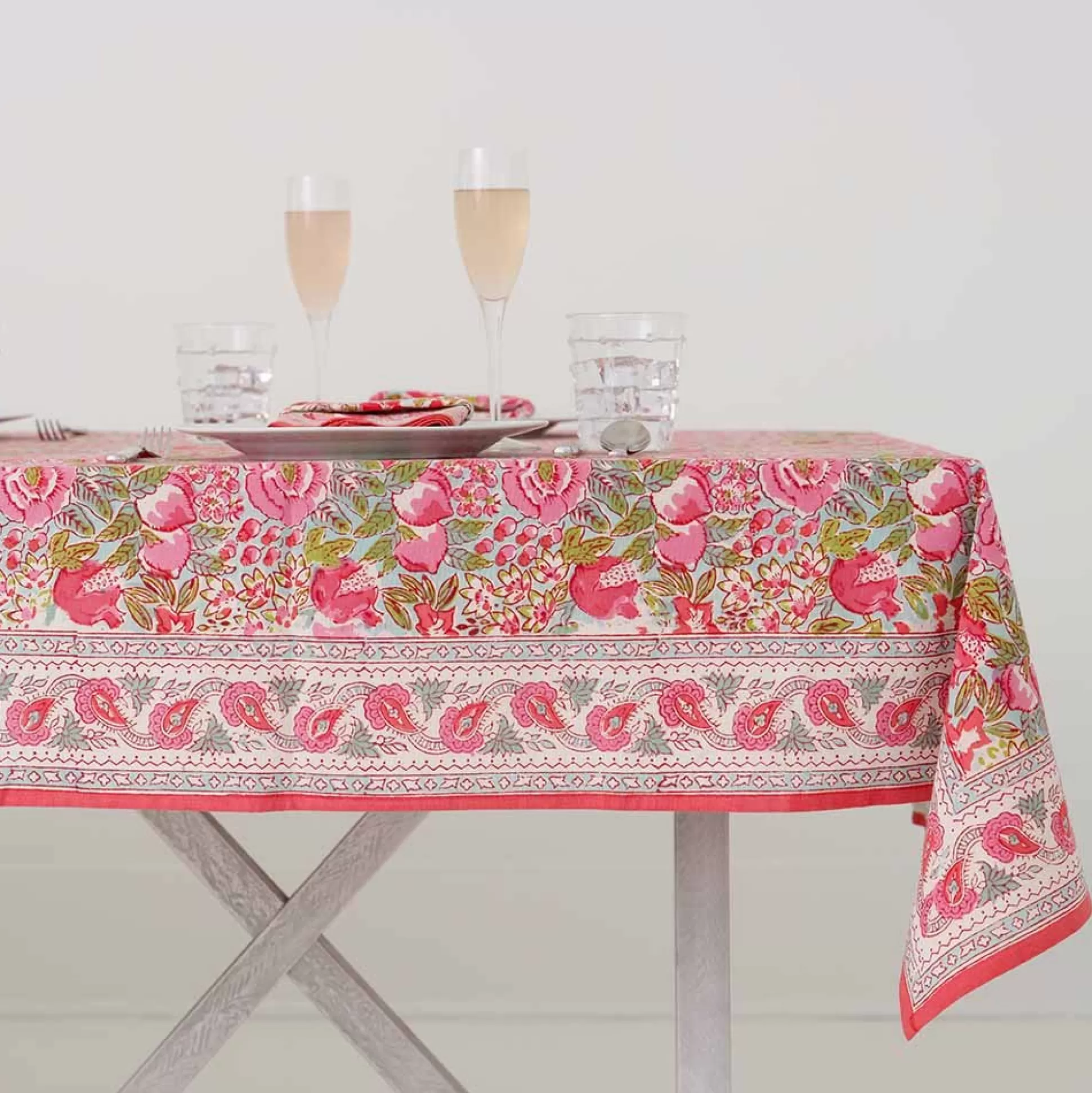 Pomegranate Inc. Tablecloths*Wildflower Garden Tablecloth